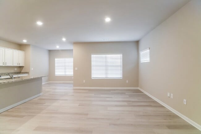 Photo - 501 Brady Dr