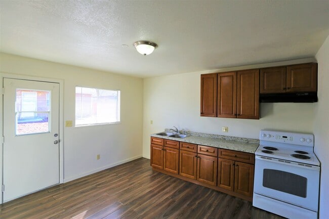 Photo - 9817 Stephens St Unidad 9817 N Stephens Street, # D