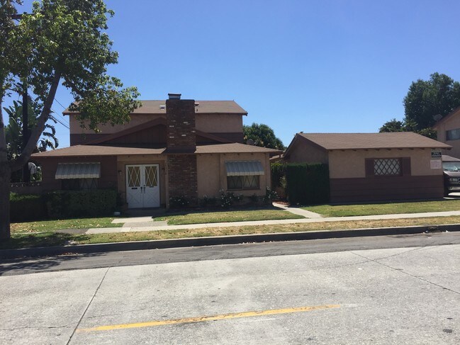 Photo - 15330 Woodruff Pl