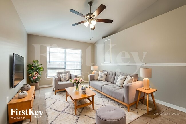 Photo - 1564 Deerfield Ave