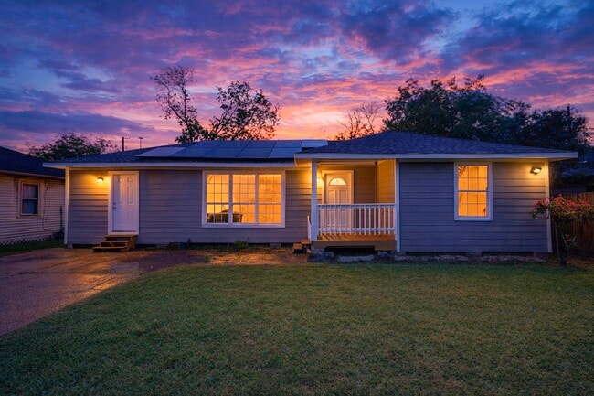 Building Photo - 3814 Nan St