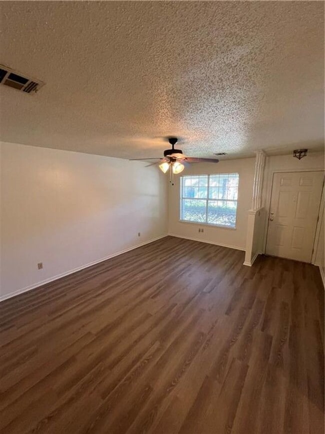 320 S 11th Pl