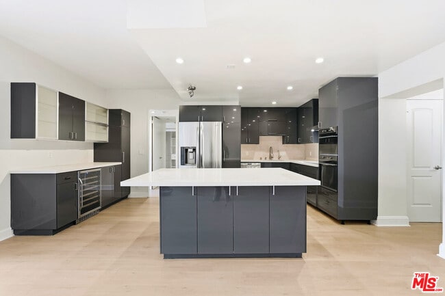 10433 Wilshire Blvd Unit 407