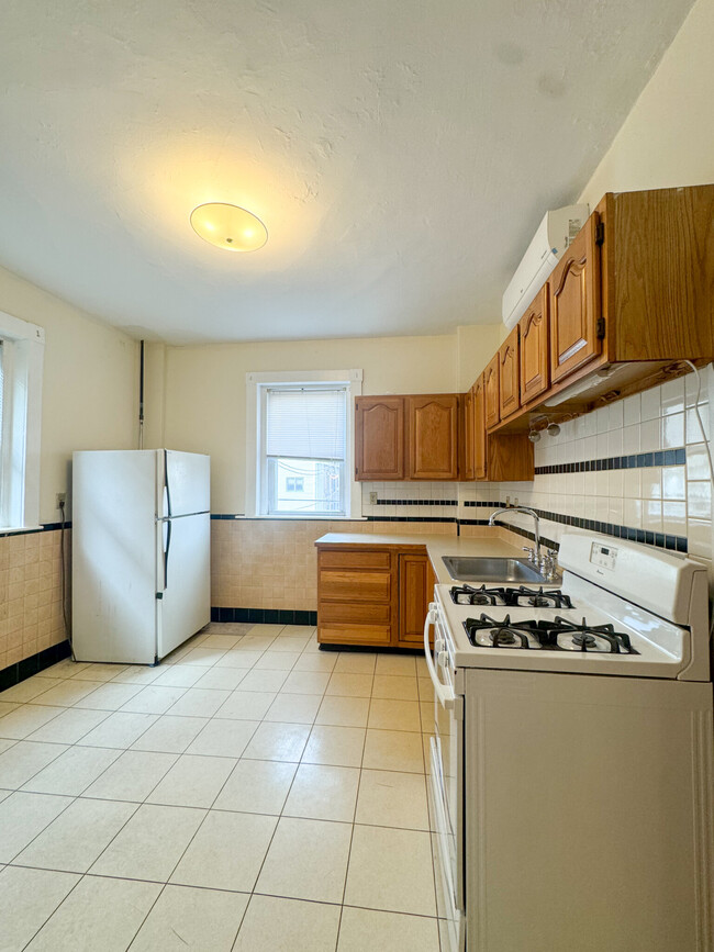 Building Photo - 223 Harvard Ave Unit #2 Rental