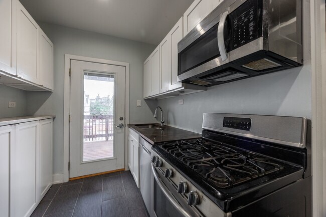 Photo - 3716 W Belmont Ave Unit 2