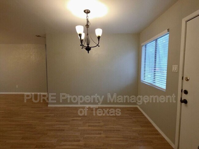 Photo - 8508 Romney Rd