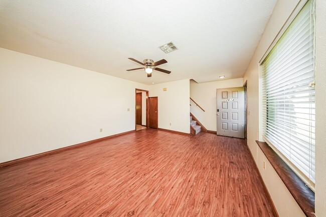 Photo - 2614 Martin Ln