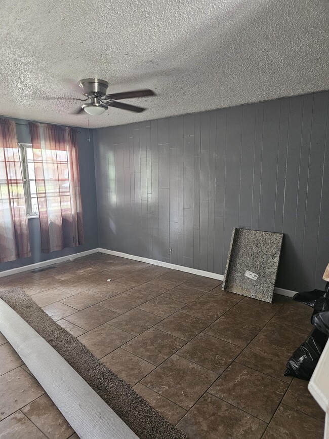 Photo - 409 S 190th E Ave