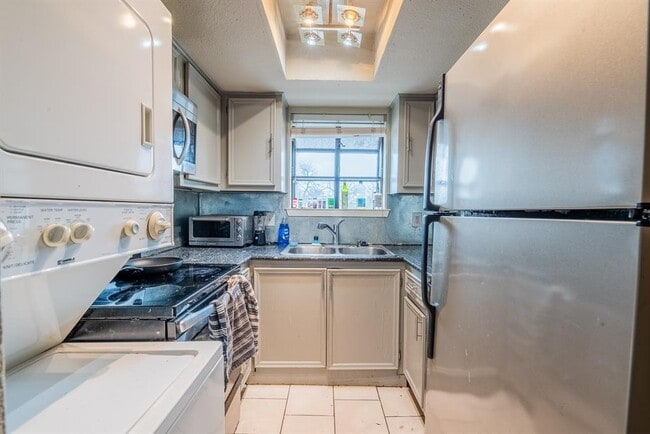 Building Photo - 3506 Speedway St #301-C C Unit 301-C Rental