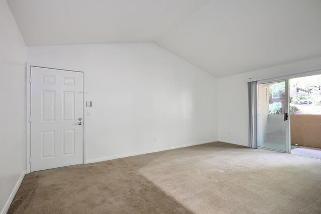 Photo - 231 W Horizon Ridge Pkwy