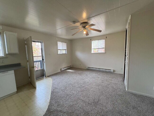 Building Photo - Studio Near Forsyth Unit 3 Rental