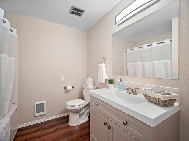 Photo - Clean and Cozy 2 bedroom condo with private parking