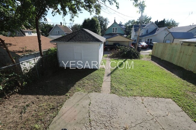 1943 Bertsch Ave