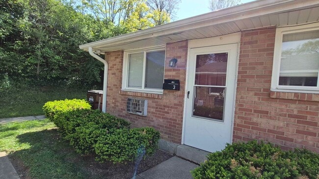 Building Photo - 262 E Nottingham Rd