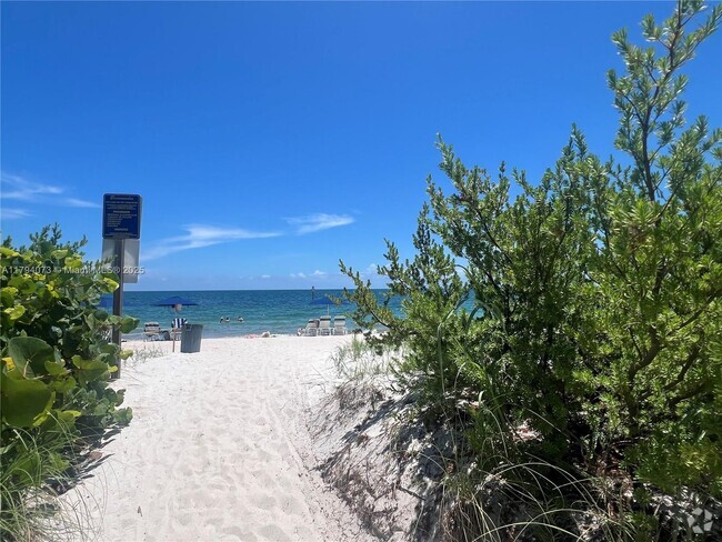 Building Photo - 605 Ocean Dr Unit 2L Rental