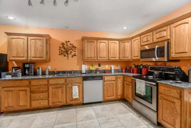 Photo - 358 E Sequoia St