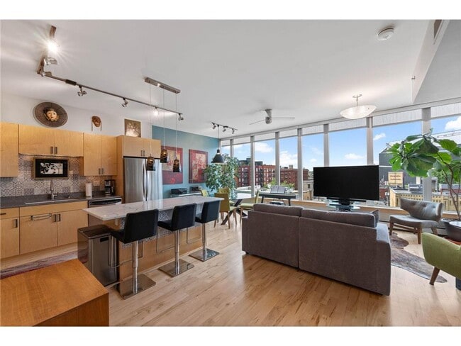 Building Photo - 215 10th Ave S Unit 632