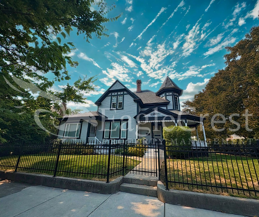 Photo - 345 E Birch St