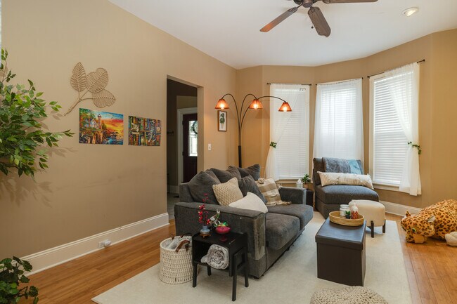 Photo - 357 W Clinton St