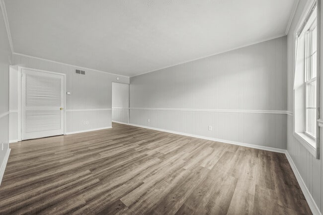 Building Photo - 627 Rice Cir Unit 9