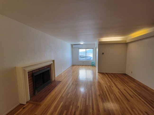 Photo - 1181 Langley Way House