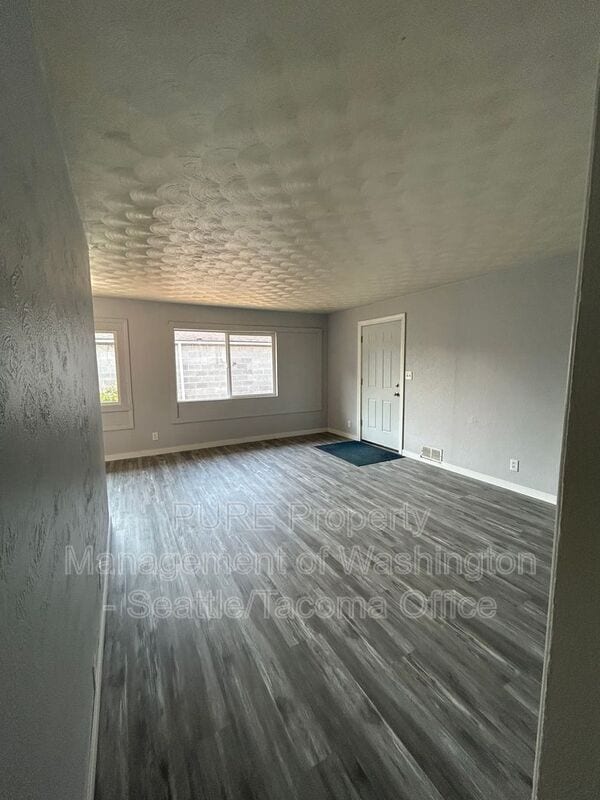 Photo - 721 S Ainsworth Ave