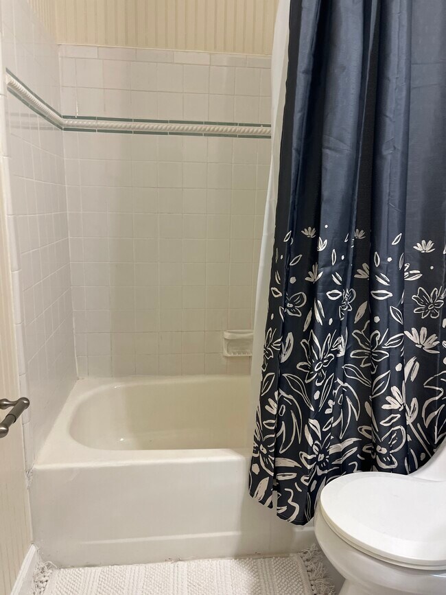 Photo - 204 E Jean St