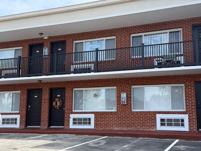 Building Photo - 405 Dunwoody St Unit 13