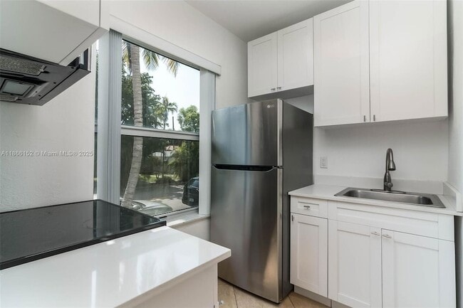 Photo - 694 NE 76th St Unidad 2