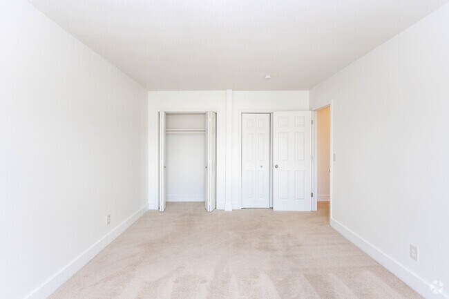 2BR, 1BA | 990 - 1,075SF - Greens on North Forest Apartments