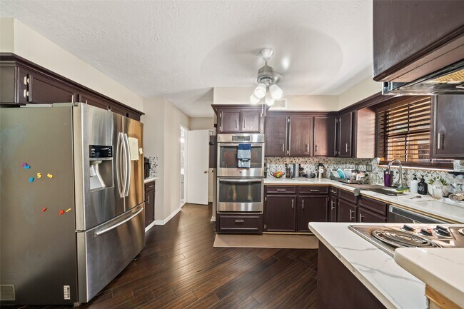 Photo - 715 Marne Ln