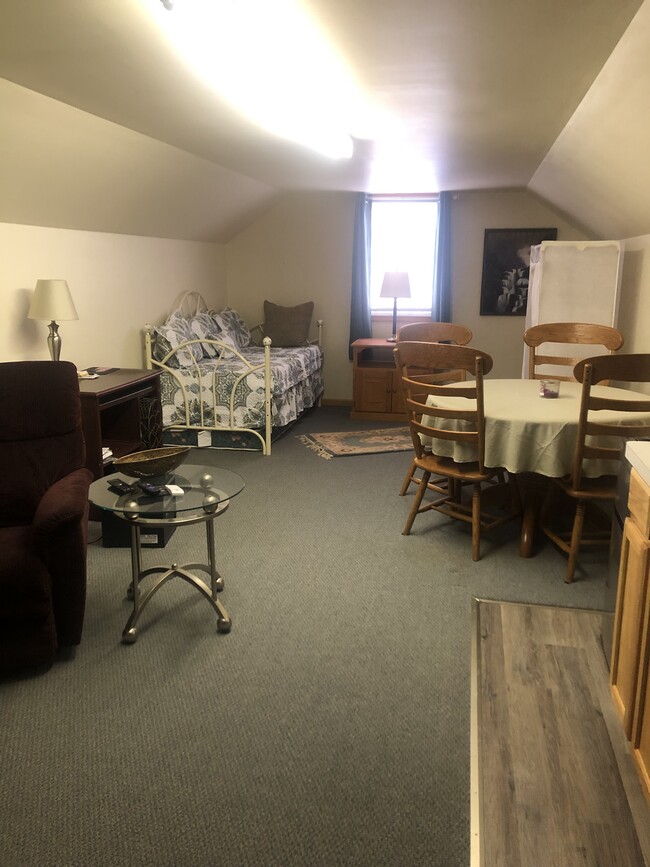 Building Photo - 12550 Deaton Ln Unit Furnished efficiency