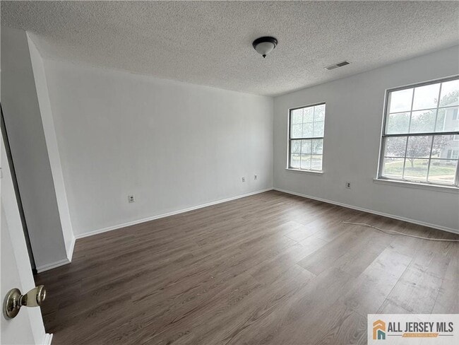 Photo - 115 Albury Way