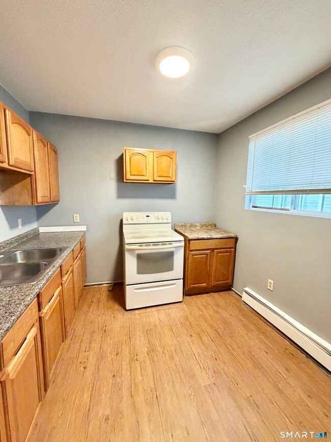 Photo - 71 Williams St Unit B