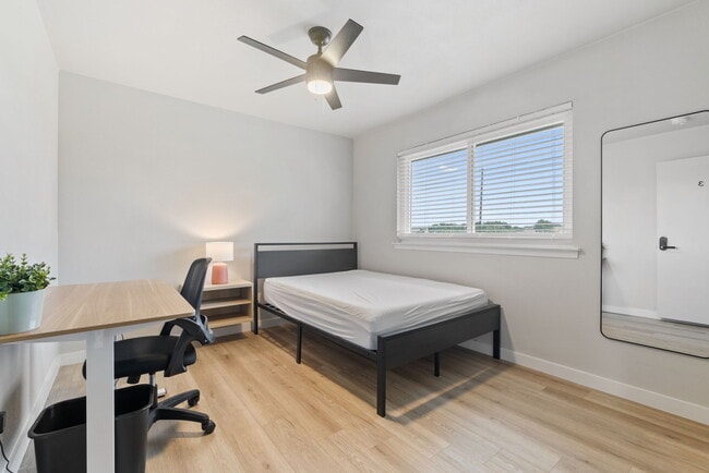 Building Photo - 1910 N Floyd Rd Unit 1910