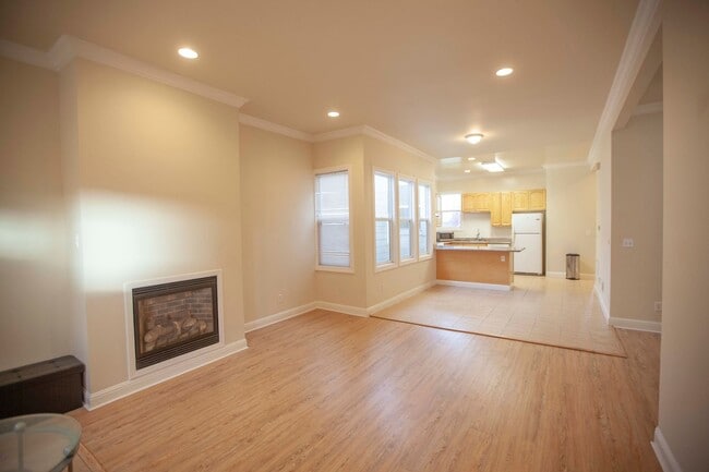 Photo - House for rent, Updated 4BR+2 extra BR/Den/Offices/Family Rooms & 3BA in Ingleside!