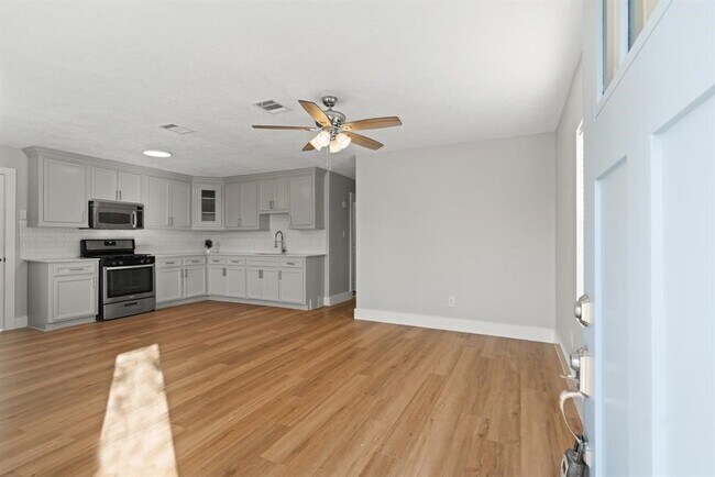 Photo - 915 Avenue E