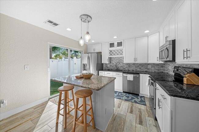 Building Photo - 595 Park Ave