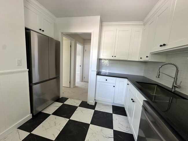 Photo - 79 Broadway Unit Bright 2BR 2nd floor of private house