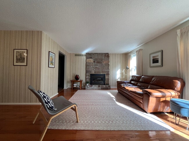 Building Photo - 33 Rockhurst Dr