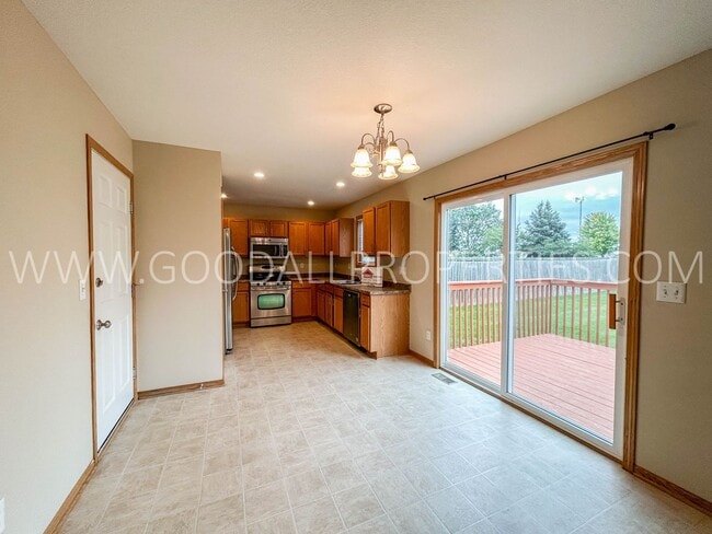 Photo - 3 Bedroom, 2.5 Bathroom in West Des Moines