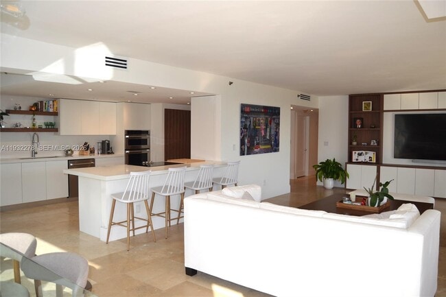 Building Photo - 11113 Biscayne Blvd Unit 351