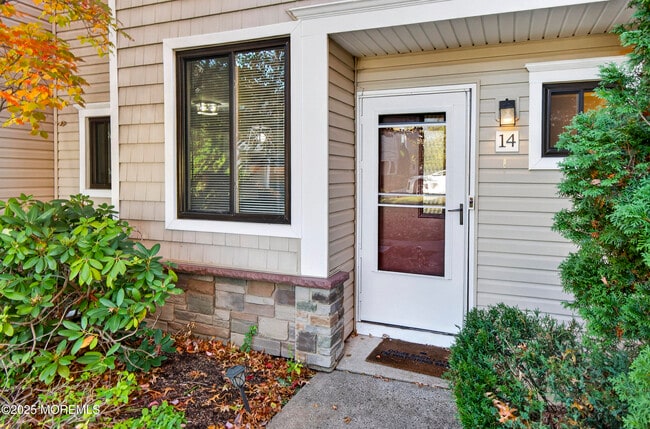 Building Photo - 14 Carol Ct