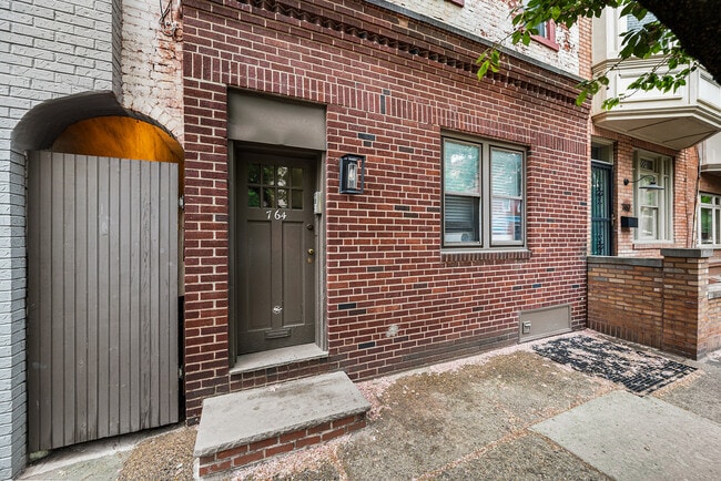 764 S 6th St Unidad 3rd Floor Unit