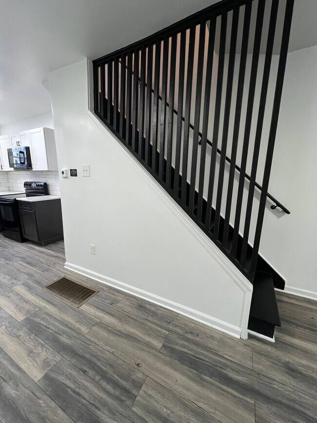 Photo - 912 Pennell St