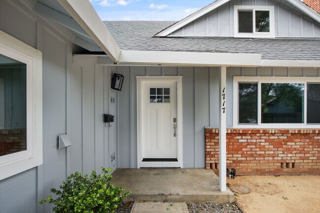 Photo - 4 Bedroom 2 Bathroom - Freshly Remodeled Available for Immediate Move-In