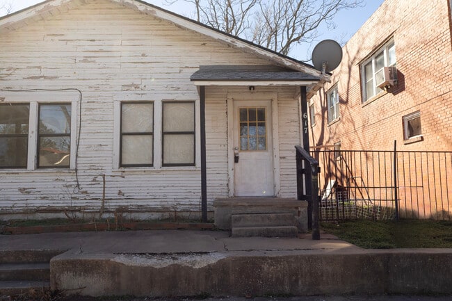 Building Photo - 617 W Highland St