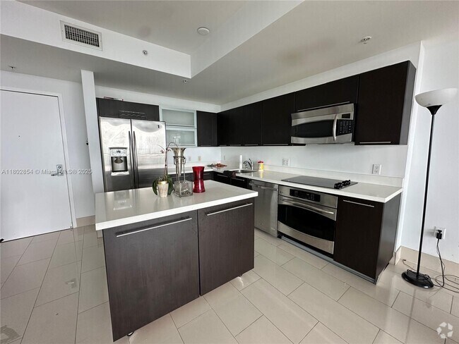 Building Photo - 90 SW 3rd St Unit 4106 Rental