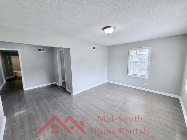 83 Eastview Dr