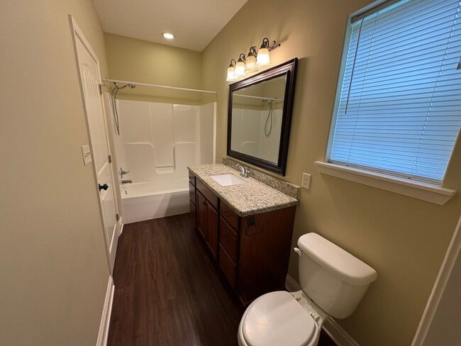 Photo - 4948 Common St